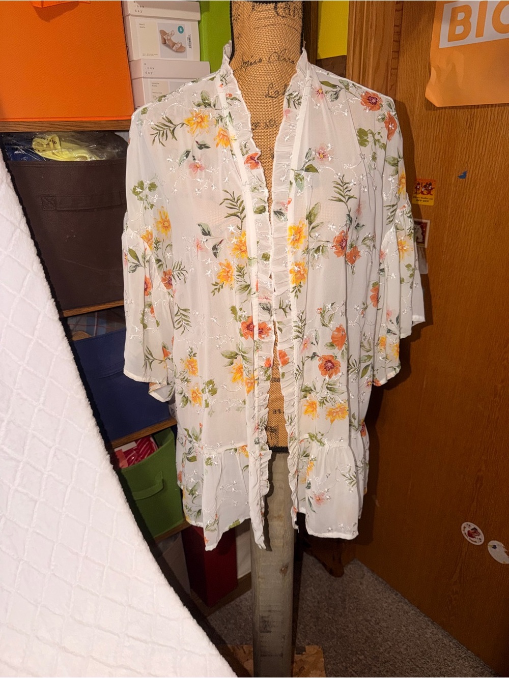 Doe & Rae White Floral Ruffle Button-Front Blouse - Picture 2 of 12